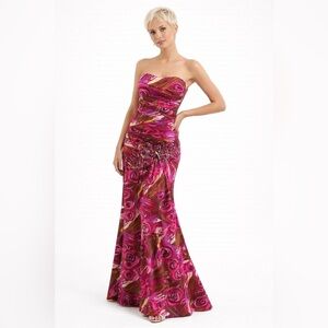 NWT: Stunning Strapless Evening Gown Size Xs - True to Size.